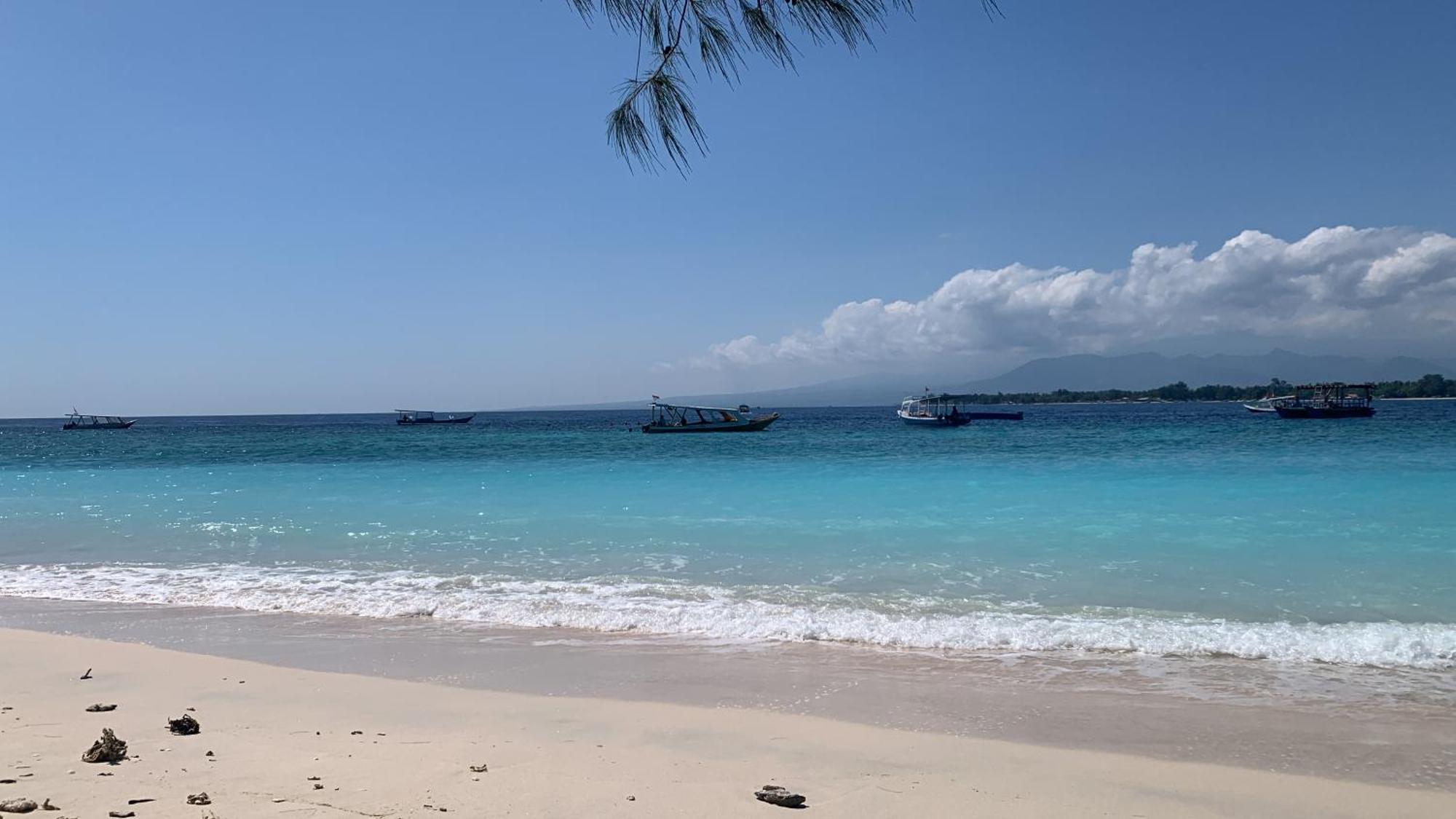 Отель Gili Davidoff Skyline Гили Траванган Экстерьер фото