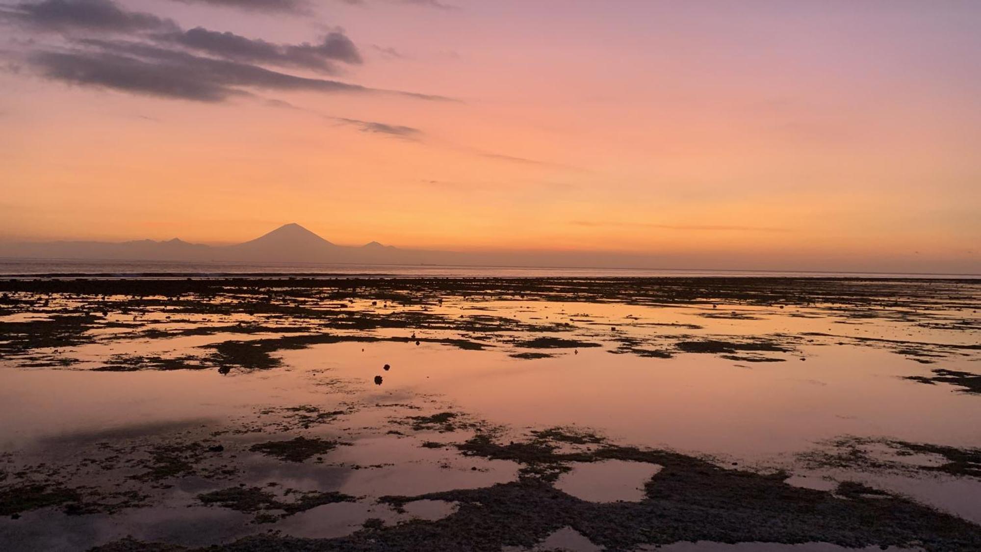 Отель Gili Davidoff Skyline Гили Траванган Экстерьер фото