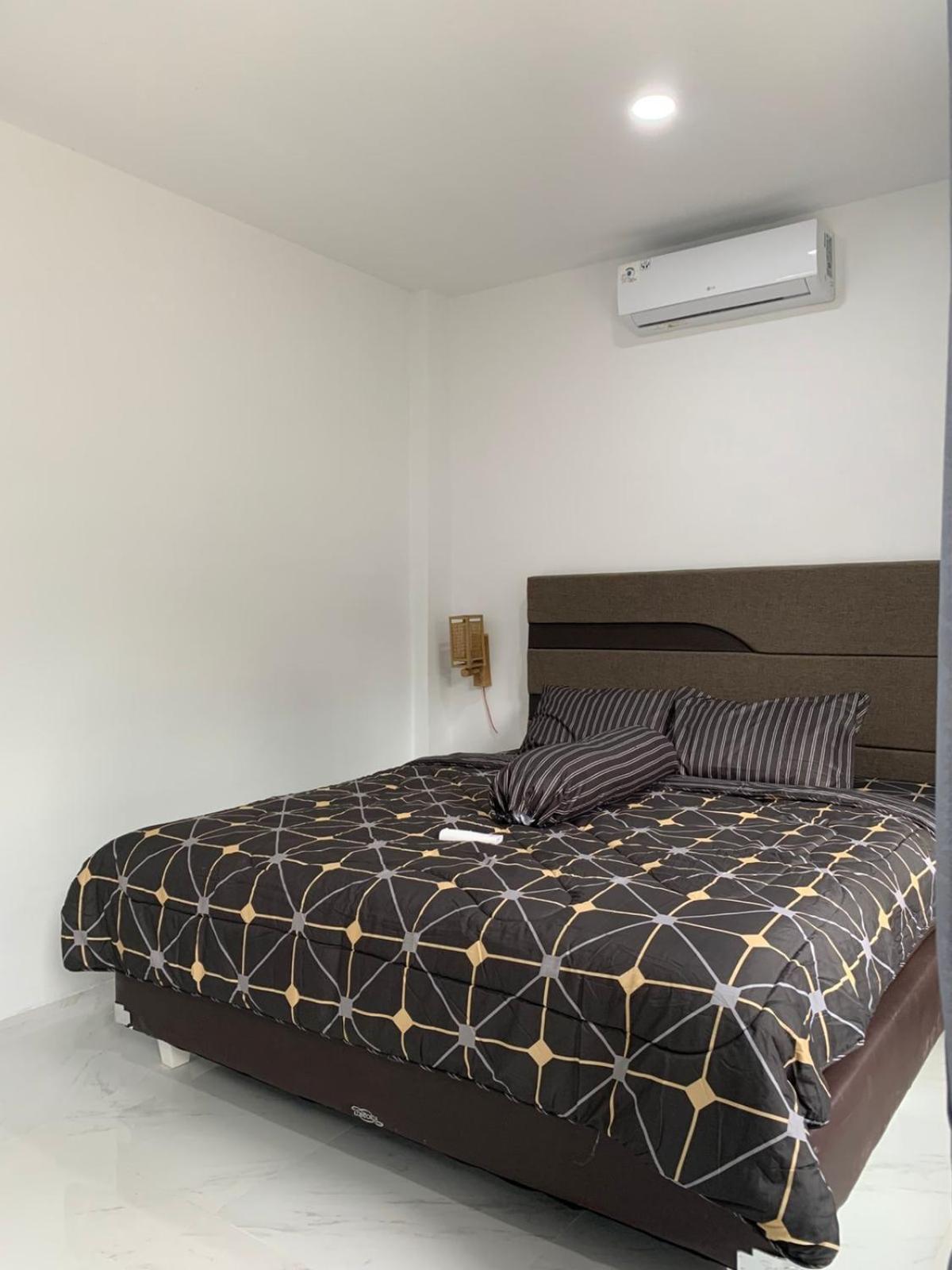 Отель Gili Davidoff Skyline Гили Траванган Экстерьер фото